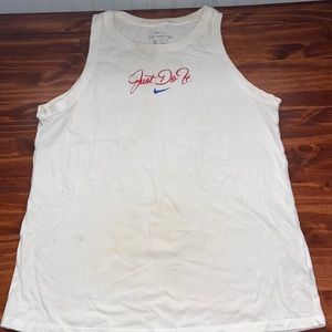 nike tee size M